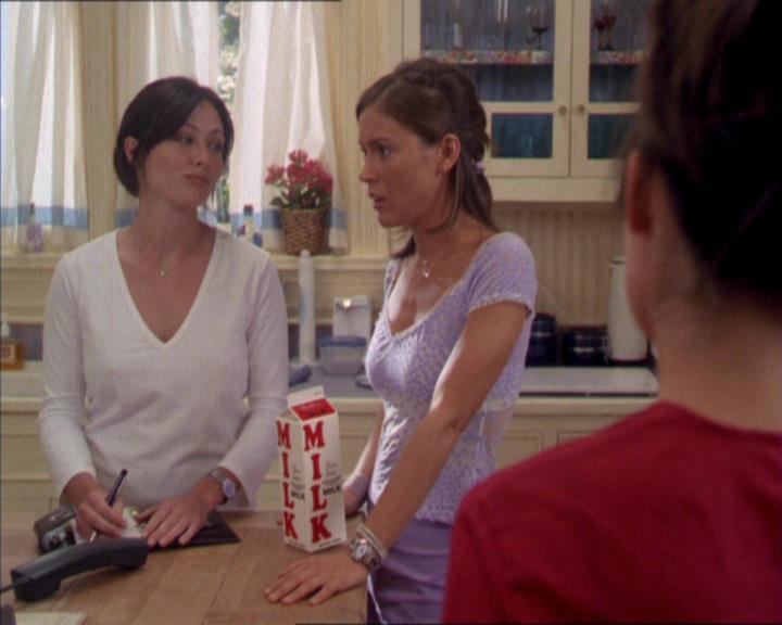 Charmed-Online_dot_net-2x02MoralityBites0028.jpg