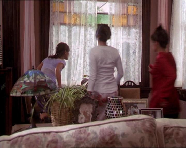 Charmed-Online_dot_net-2x02MoralityBites0040.jpg