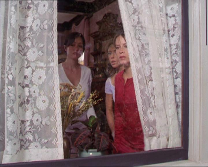 Charmed-Online_dot_net-2x02MoralityBites0041.jpg