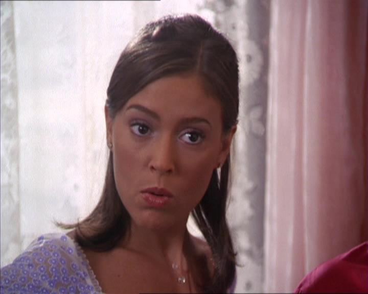 Charmed-Online_dot_net-2x02MoralityBites0060.jpg