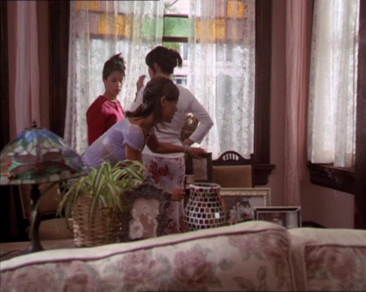 Charmed-Online_dot_net-2x02MoralityBites0071.jpg