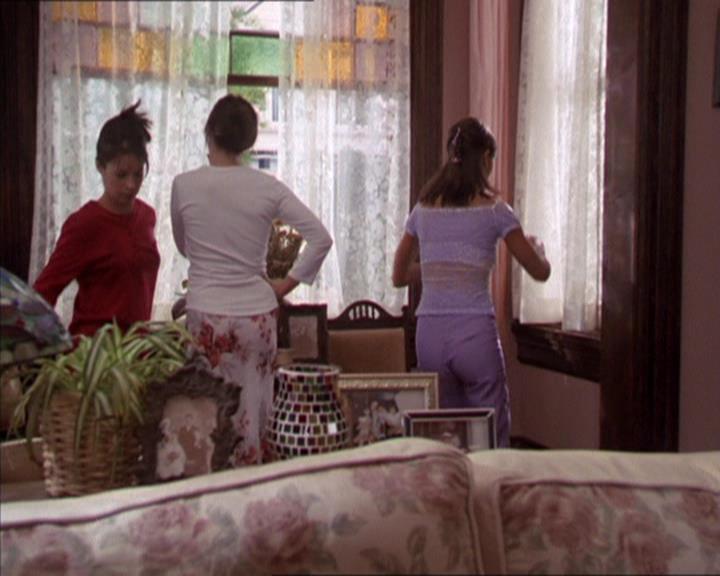Charmed-Online_dot_net-2x02MoralityBites0072.jpg