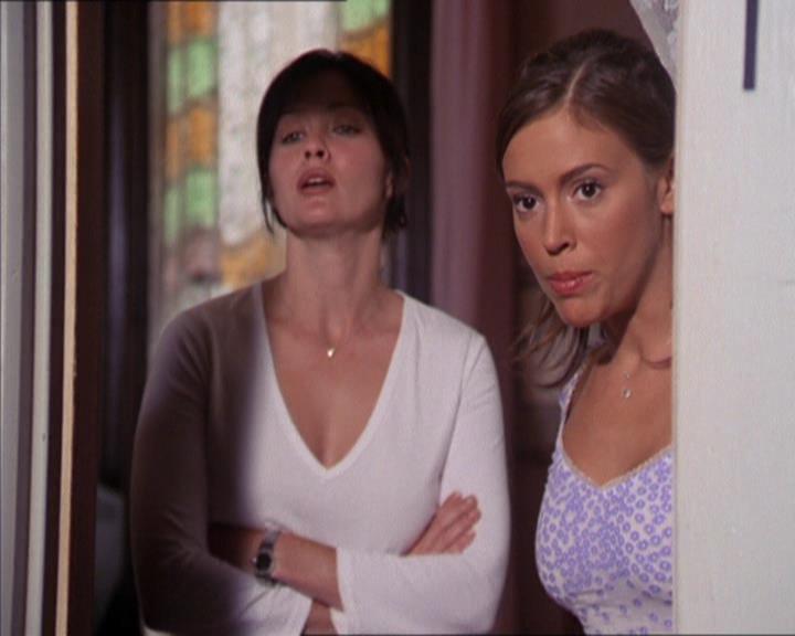 Charmed-Online_dot_net-2x02MoralityBites0077.jpg