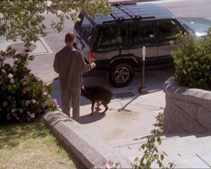 Charmed-Online_dot_net-2x02MoralityBites0080.jpg