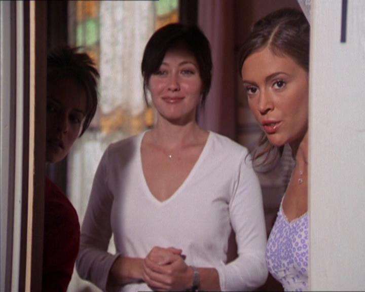 Charmed-Online_dot_net-2x02MoralityBites0086.jpg