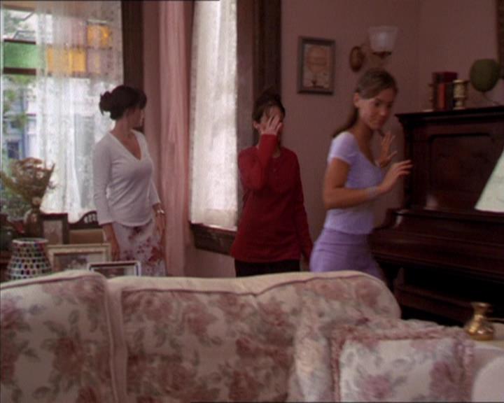 Charmed-Online_dot_net-2x02MoralityBites0103.jpg