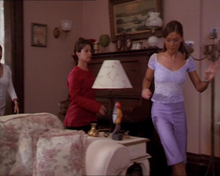 Charmed-Online_dot_net-2x02MoralityBites0104.jpg