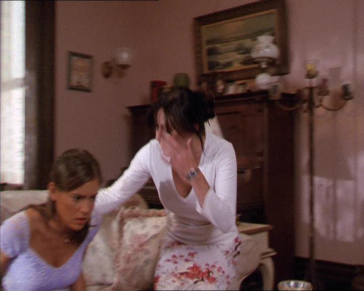 Charmed-Online_dot_net-2x02MoralityBites0129.jpg