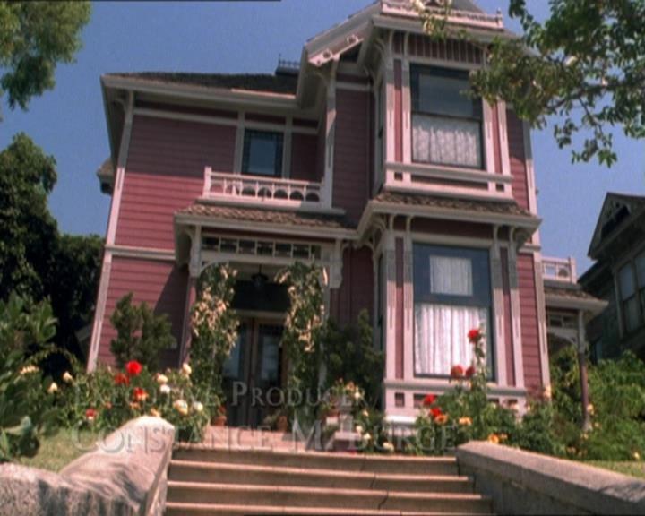 Charmed-Online_dot_net-2x02MoralityBites0222.jpg