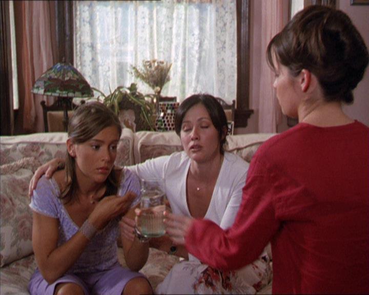 Charmed-Online_dot_net-2x02MoralityBites0231.jpg