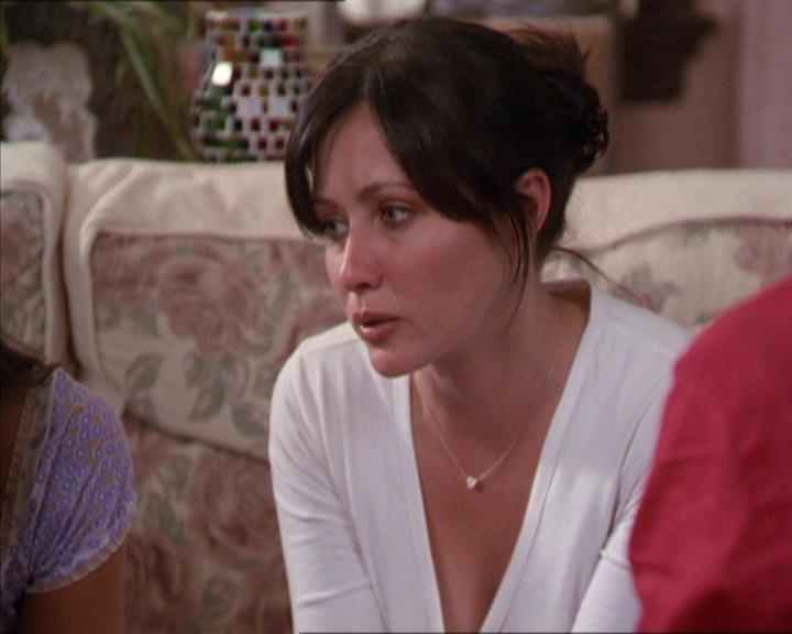 Charmed-Online_dot_net-2x02MoralityBites0240.jpg