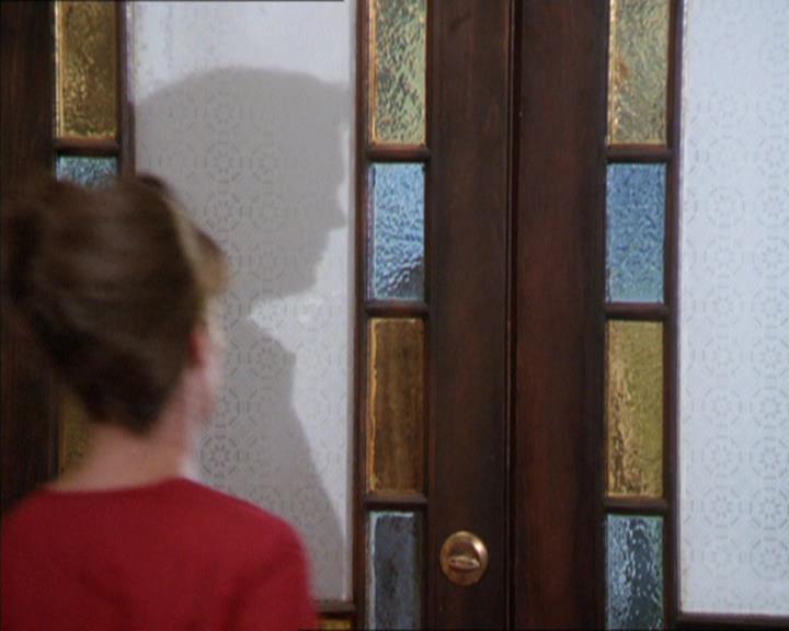 Charmed-Online_dot_net-2x02MoralityBites0251.jpg