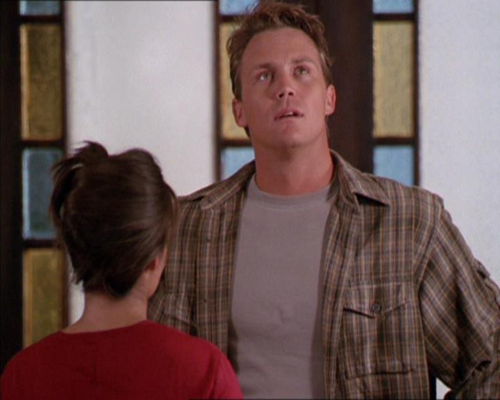 Charmed-Online_dot_net-2x02MoralityBites0274.jpg