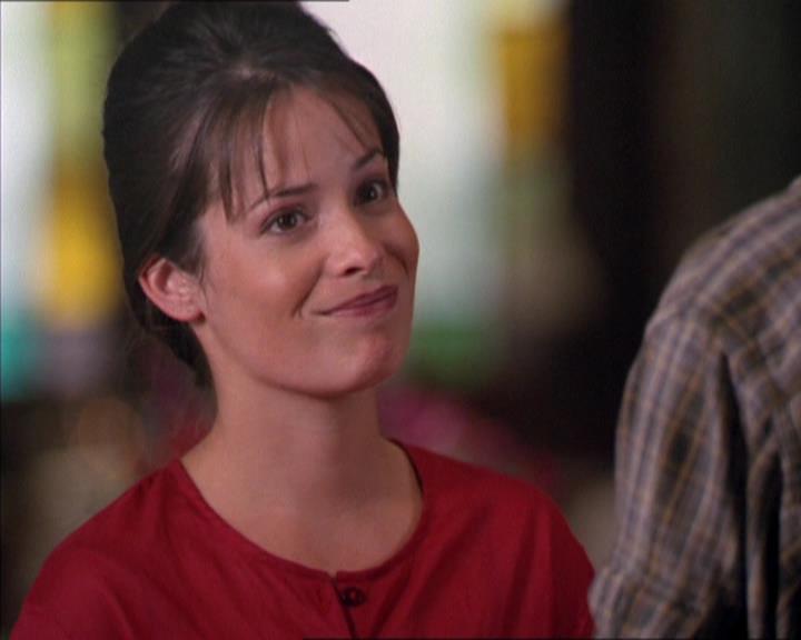 Charmed-Online_dot_net-2x02MoralityBites0297.jpg