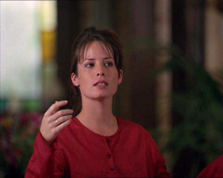 Charmed-Online_dot_net-2x02MoralityBites0304.jpg