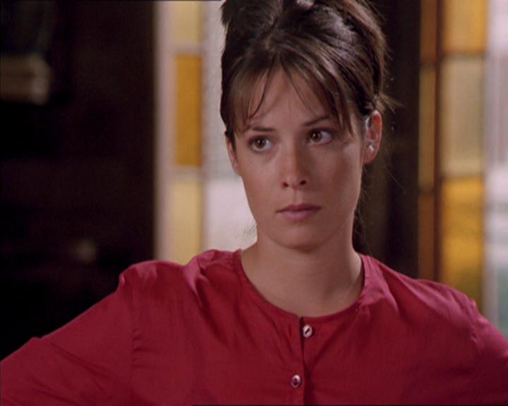 Charmed-Online_dot_net-2x02MoralityBites0344.jpg