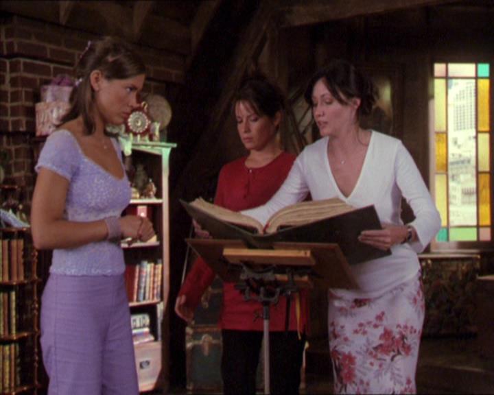 Charmed-Online_dot_net-2x02MoralityBites0372.jpg