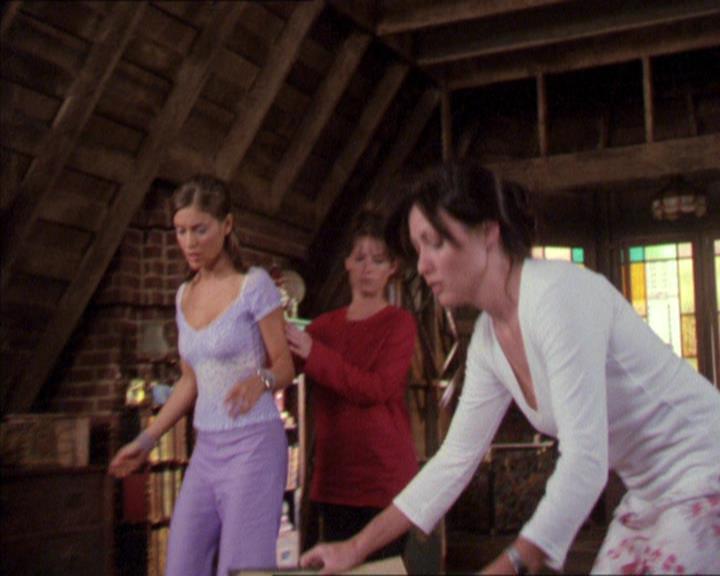 Charmed-Online_dot_net-2x02MoralityBites0375.jpg