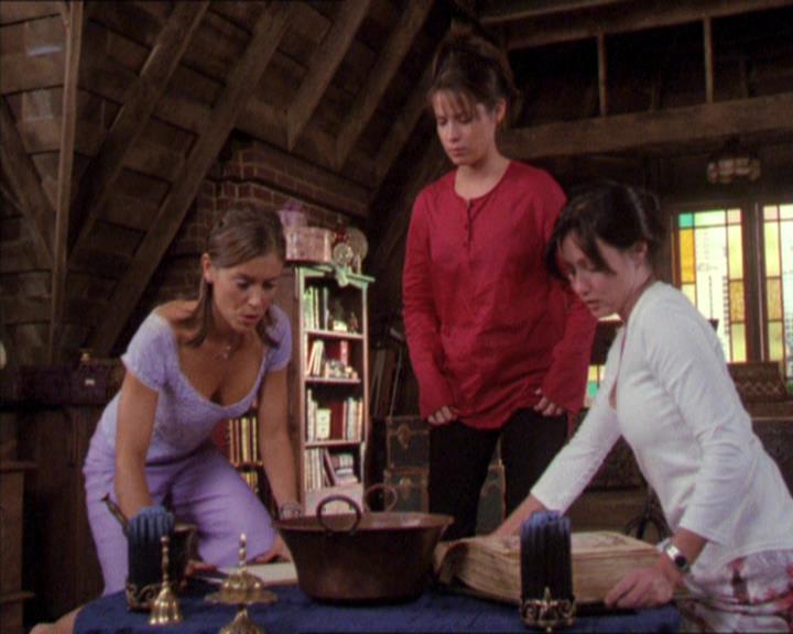 Charmed-Online_dot_net-2x02MoralityBites0376.jpg