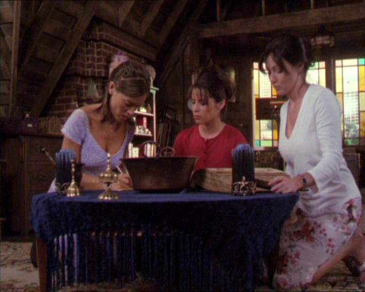 Charmed-Online_dot_net-2x02MoralityBites0380.jpg