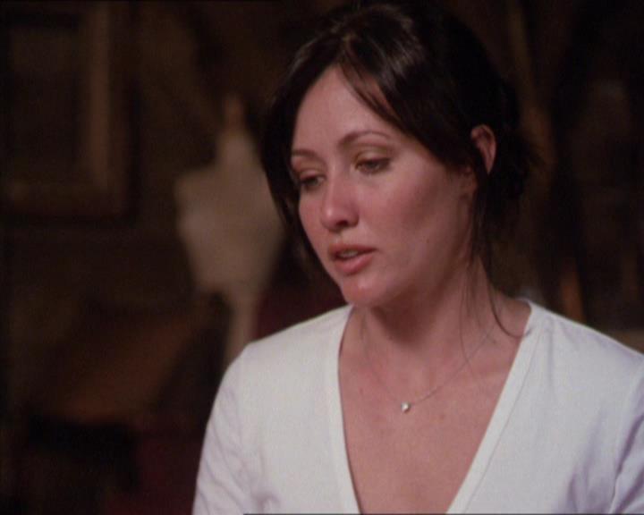 Charmed-Online_dot_net-2x02MoralityBites0381.jpg