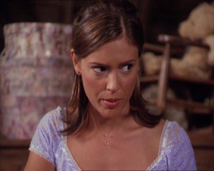 Charmed-Online_dot_net-2x02MoralityBites0387.jpg