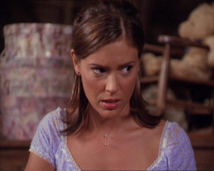 Charmed-Online_dot_net-2x02MoralityBites0388.jpg