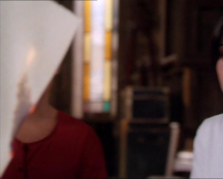 Charmed-Online_dot_net-2x02MoralityBites0404.jpg