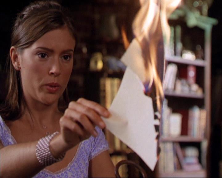 Charmed-Online_dot_net-2x02MoralityBites0408.jpg Charmed-Online_dot_net-2x02MoralityBites0408.jpg