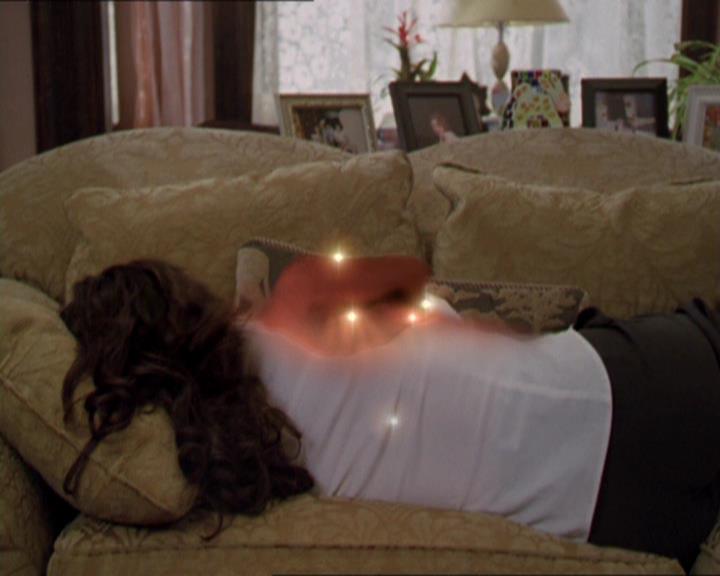 Charmed-Online_dot_net-2x02MoralityBites0434.jpg