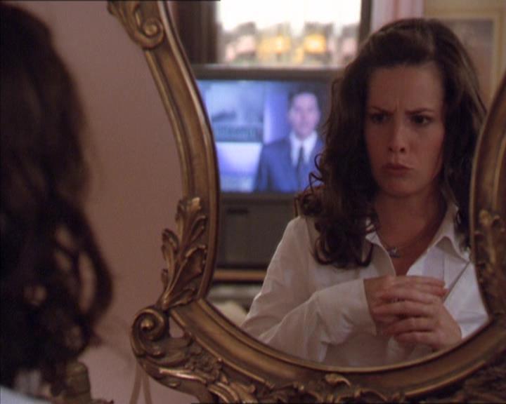Charmed-Online_dot_net-2x02MoralityBites0457.jpg