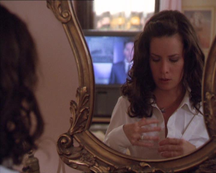 Charmed-Online_dot_net-2x02MoralityBites0459.jpg
