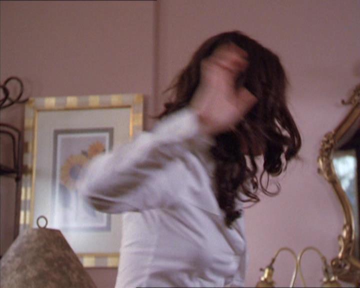 Charmed-Online_dot_net-2x02MoralityBites0483.jpg