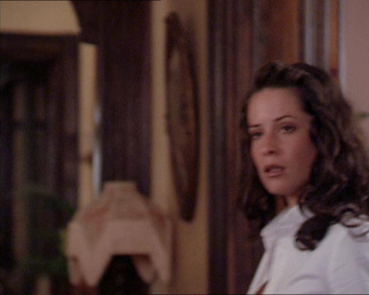Charmed-Online_dot_net-2x02MoralityBites0484.jpg
