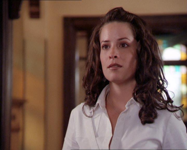 Charmed-Online_dot_net-2x02MoralityBites0488.jpg