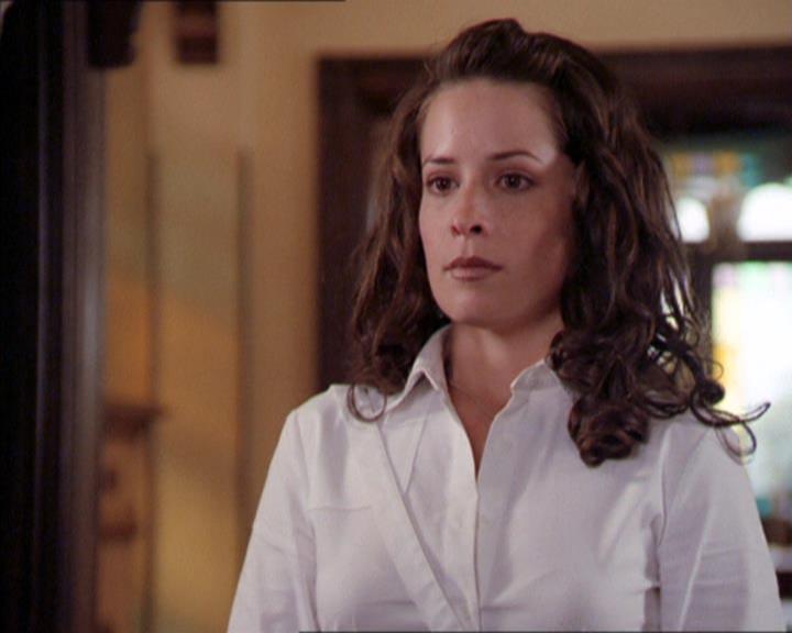 Charmed-Online_dot_net-2x02MoralityBites0493.jpg