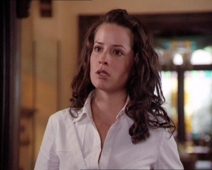 Charmed-Online_dot_net-2x02MoralityBites0502.jpg