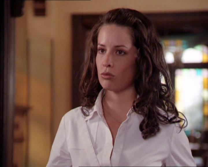 Charmed-Online_dot_net-2x02MoralityBites0505.jpg