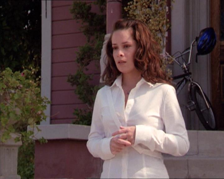 Charmed-Online_dot_net-2x02MoralityBites0536.jpg