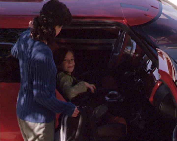 Charmed-Online_dot_net-2x02MoralityBites0537.jpg