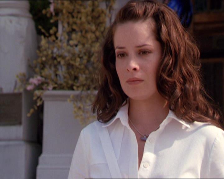 Charmed-Online_dot_net-2x02MoralityBites0542.jpg