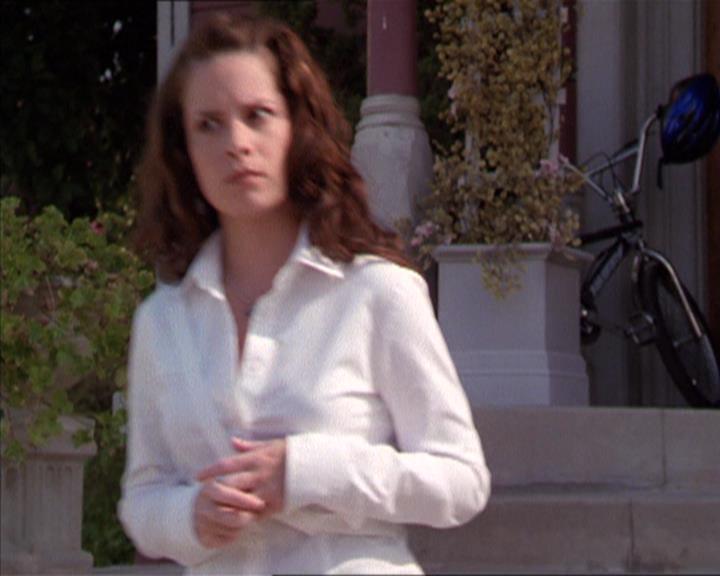 Charmed-Online_dot_net-2x02MoralityBites0557.jpg