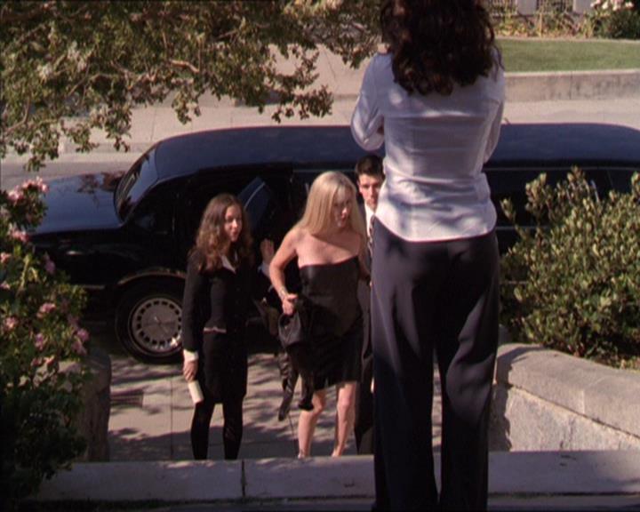 Charmed-Online_dot_net-2x02MoralityBites0565.jpg