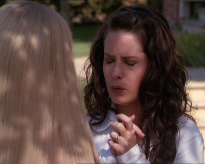 Charmed-Online_dot_net-2x02MoralityBites0581.jpg