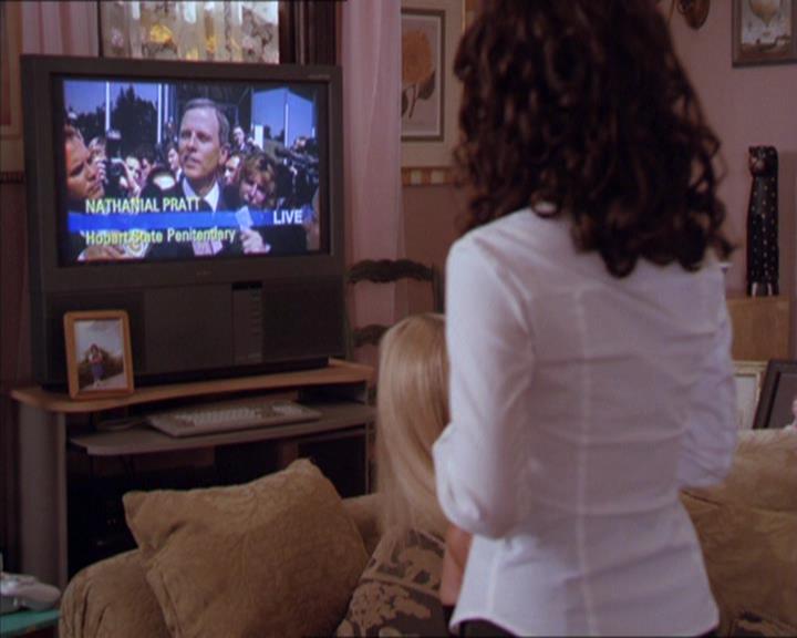 Charmed-Online_dot_net-2x02MoralityBites0685.jpg