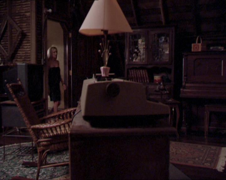Charmed-Online_dot_net-2x02MoralityBites0712.jpg