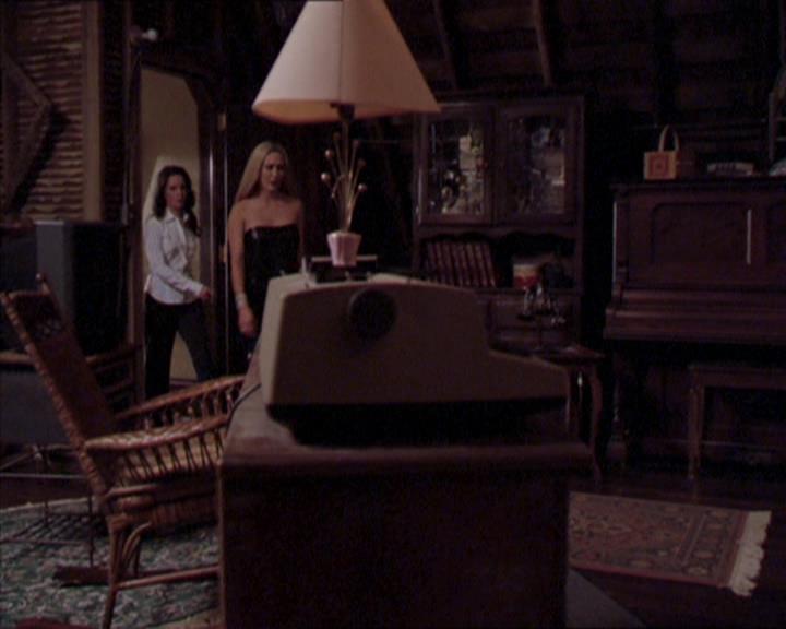 Charmed-Online_dot_net-2x02MoralityBites0713.jpg