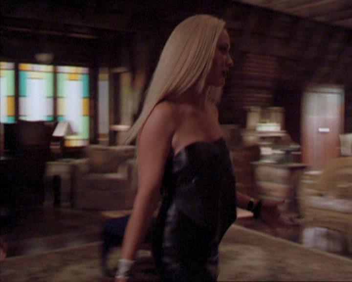 Charmed-Online_dot_net-2x02MoralityBites0716.jpg Charmed-Online_dot_net-2x02MoralityBites0716.jpg