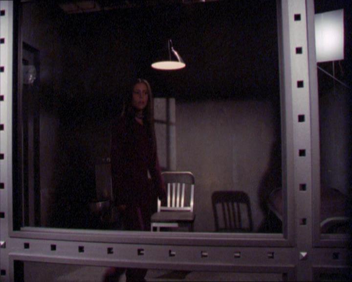 Charmed-Online_dot_net-2x02MoralityBites0789.jpg