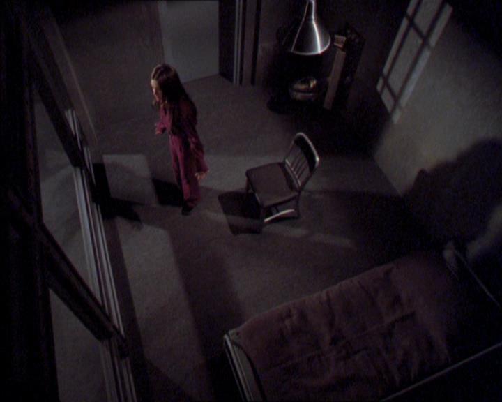 Charmed-Online_dot_net-2x02MoralityBites0795.jpg